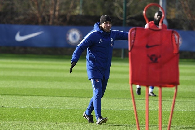 Chùm ảnh: CĐV Arsenal khó hiểu trước đội hình Wenger dùng để đấu Man City - Bóng Đá