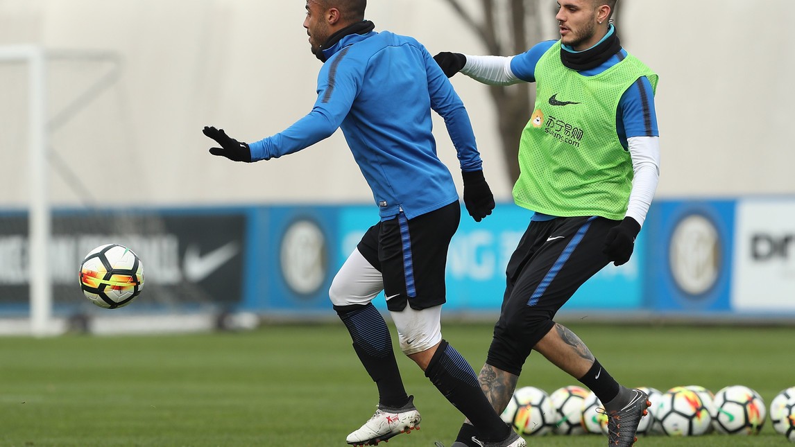 Icardi như người mất hồn trên sân tập của Inter Milan - Bóng Đá