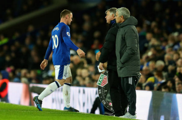 Rooney bước ngang, Mourinho xem như người vô hình - Bóng Đá