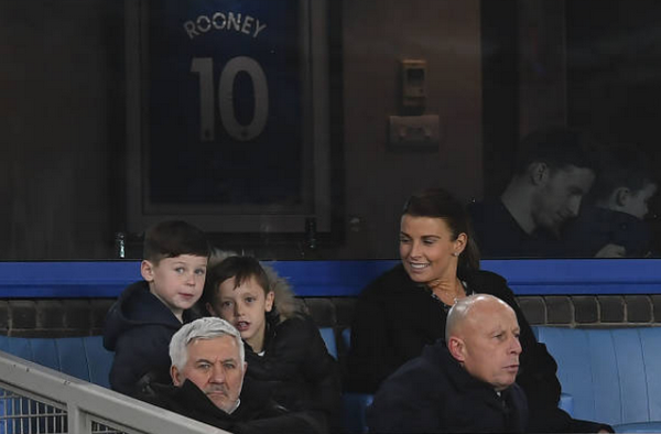 Rooney bước ngang, Mourinho xem như người vô hình - Bóng Đá