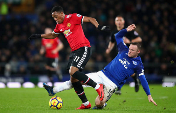 Rooney bước ngang, Mourinho xem như người vô hình - Bóng Đá