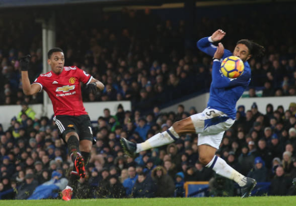 Rooney bước ngang, Mourinho xem như người vô hình - Bóng Đá