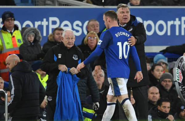 Rooney bước ngang, Mourinho xem như người vô hình - Bóng Đá