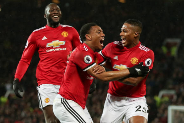 Sân tập Man United đón 2 khách quý - Bóng Đá