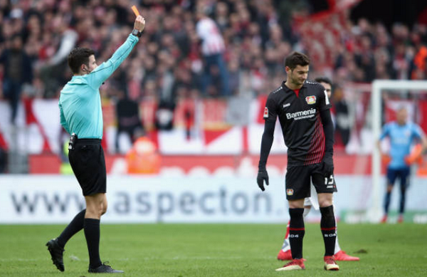 Thua sốc đội bét bảng, Leverkusen bị đá khỏi top 4 - Bóng Đá