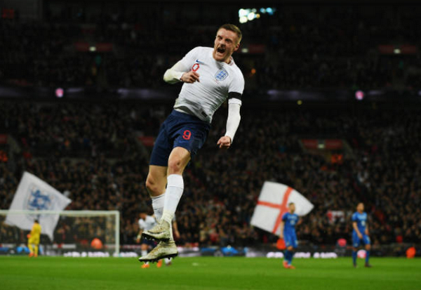 Cận cảnh Jordan Henderson 'nhõng nhẽo' với trọng tài - Bóng Đá