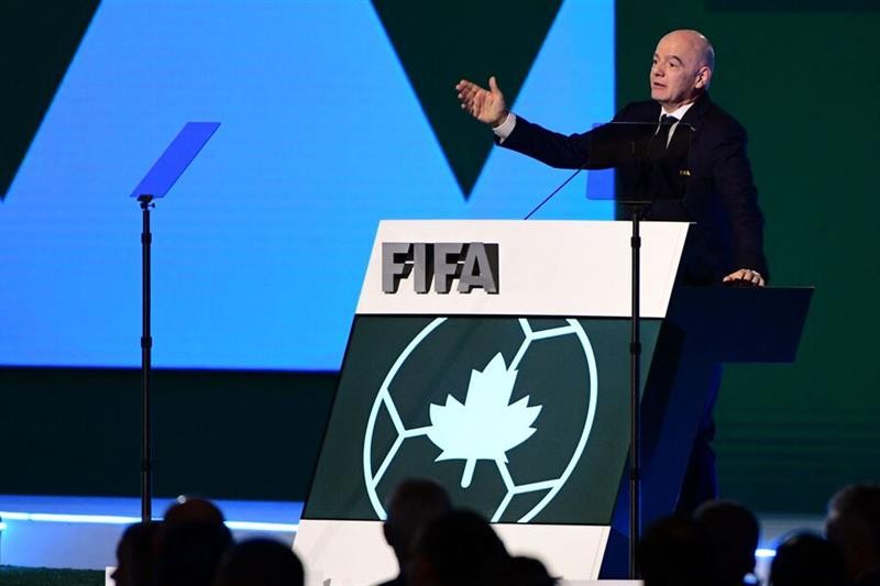 FIFA đang có nhiệm vụ hàn gắn các bên liên quan.