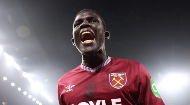 El Hadji Malick Diouf được MU nhắm đến.