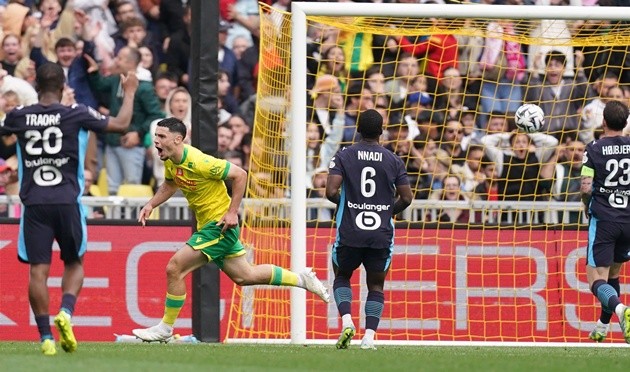 Nantes đè bẹp Marseille trên sân nhà.