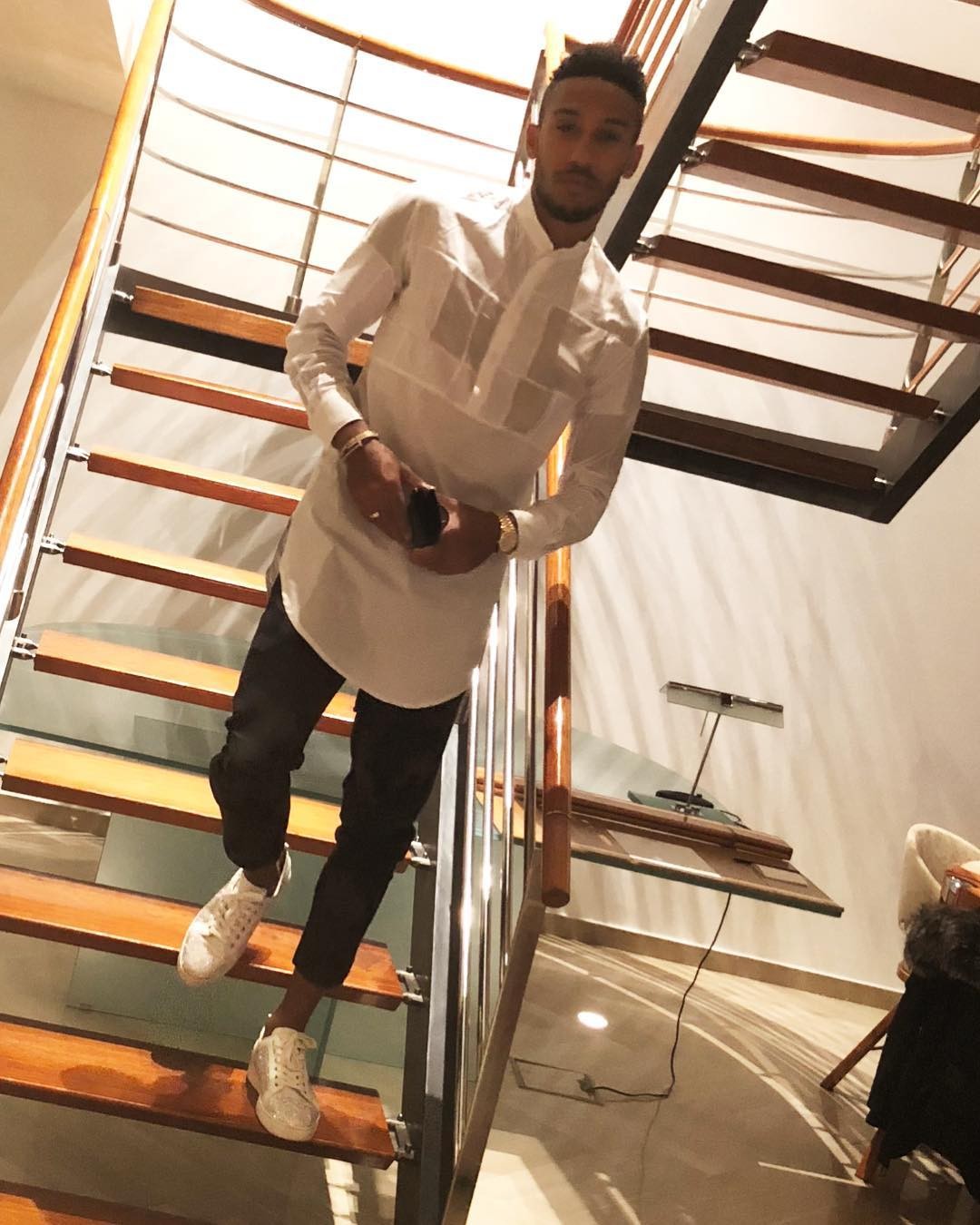 Bái phục trước độc chiêu phối đồ của 10 fashionista tại Ngoại hạng Anh - Bóng Đá