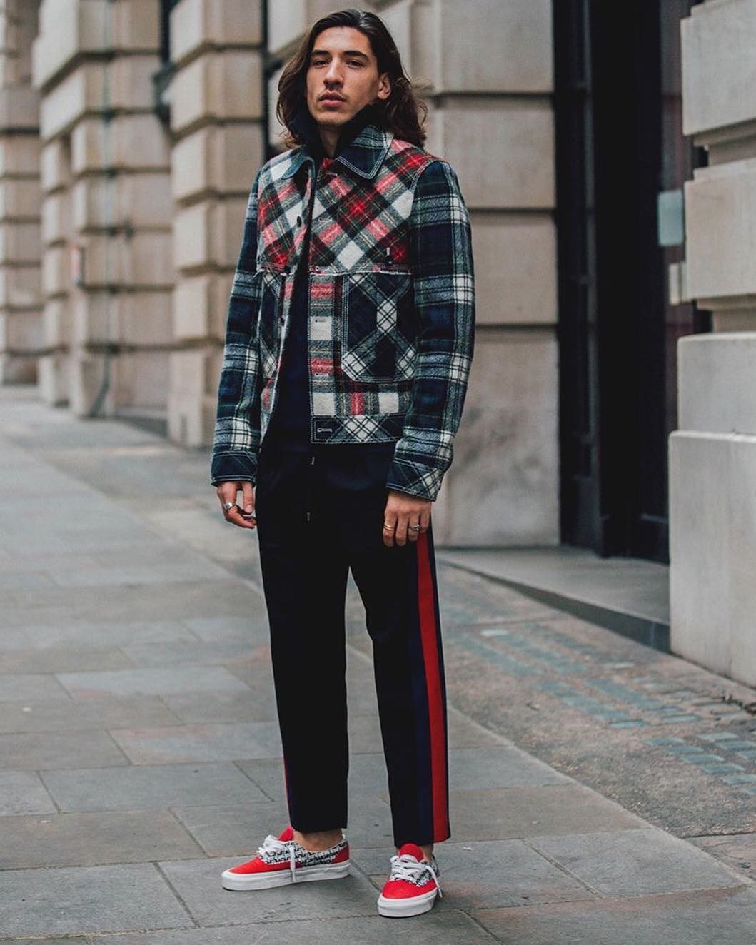 Bái phục trước độc chiêu phối đồ của 10 fashionista tại Ngoại hạng Anh - Bóng Đá
