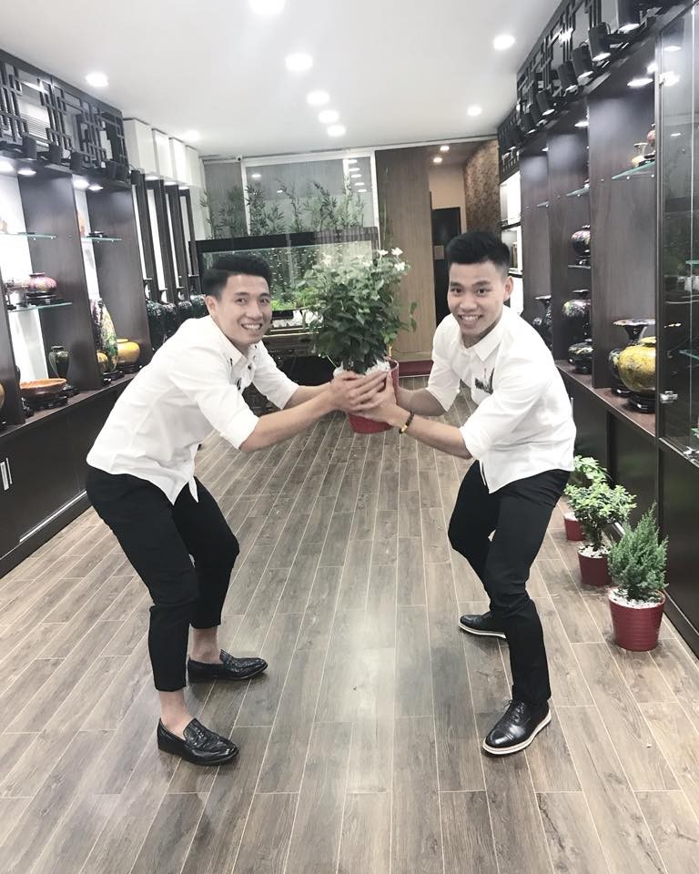 Văn Thanh - Tiến Dũng chọc cười fan bằng trò chơi 'đập chậu hoa' - Bóng Đá