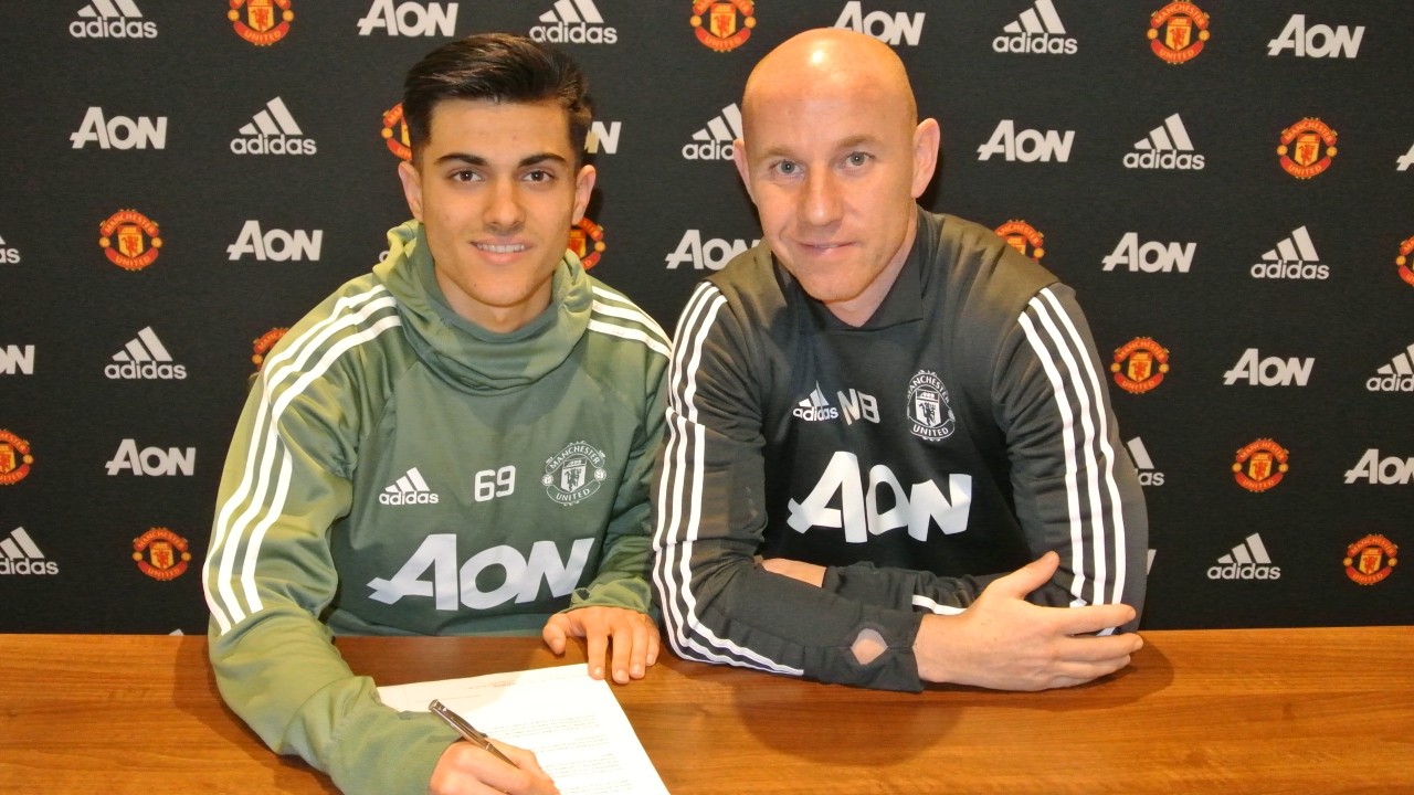 CHÍNH THỨC: Man Utd đón tiền vệ tân binh - Bóng Đá