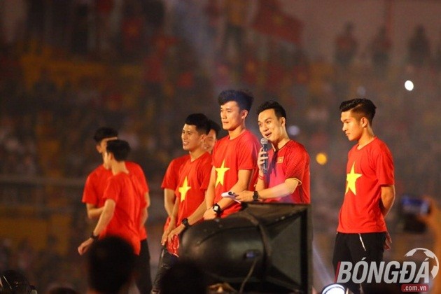Văn Thanh tái hiện pha ăn mừng ngạo nghễ! - Bóng Đá