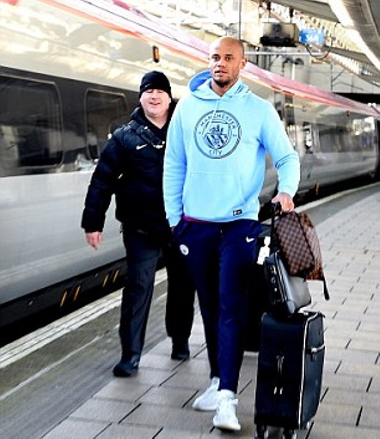 Dàn sao Man City như tài tử ở London - Bóng Đá