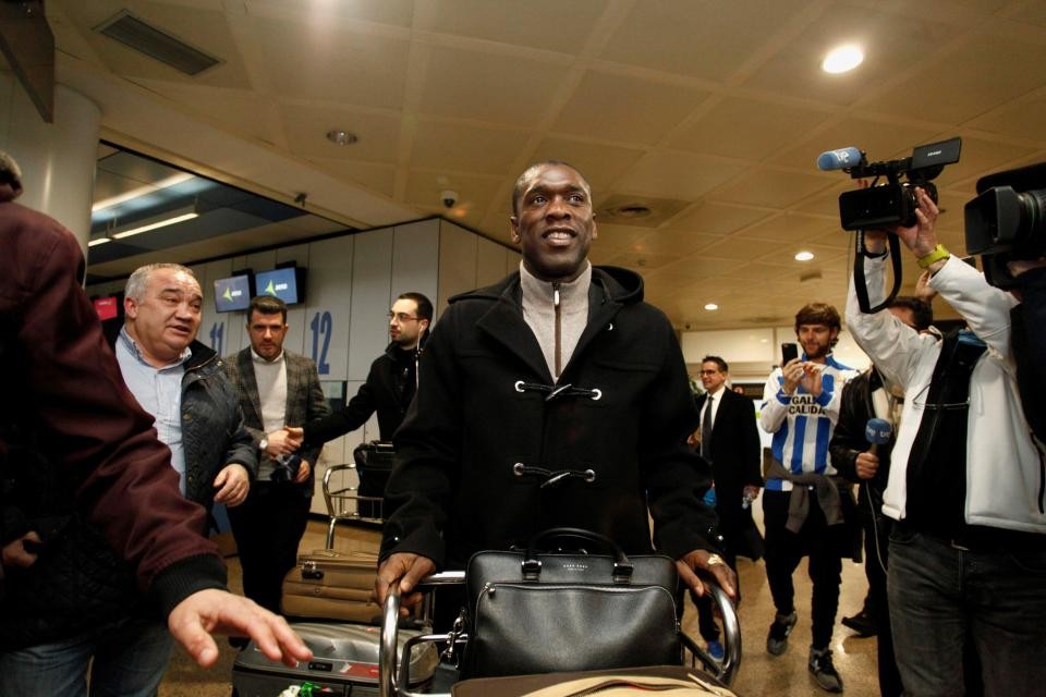 Clarence Seedorf bị vây chặt trên đường đến chậm chức HLV Deportivo  - Bóng Đá