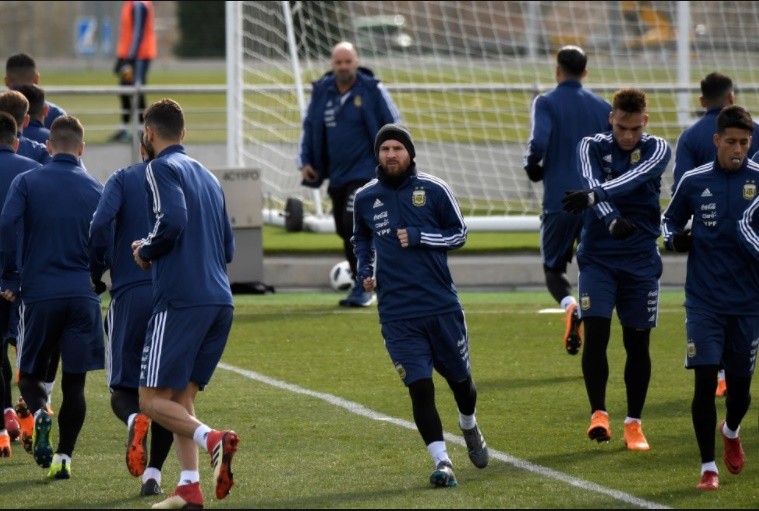 Messi tập luyện - Bóng Đá