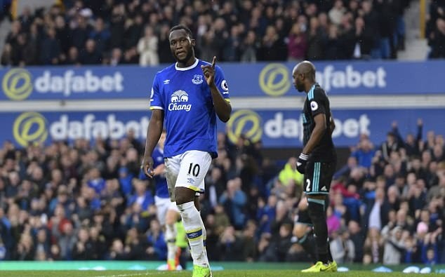 Chùm ảnh: Mặc tin đồn ra đi, Lukaku lặng lẽ trở lại sân tập - Bóng Đá