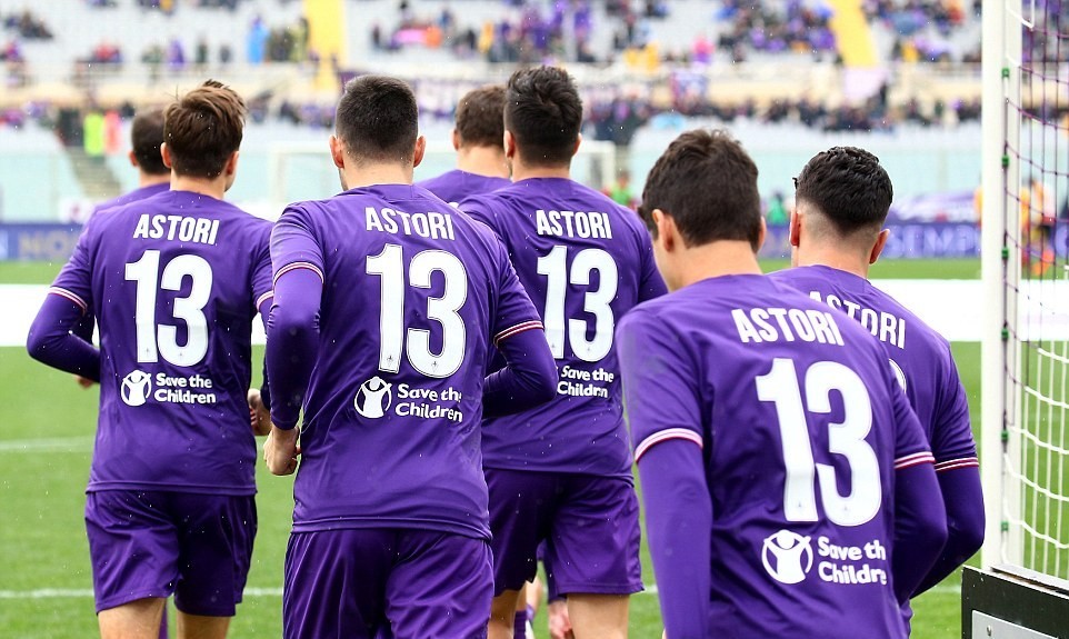 Trận Fiorentina - Benevento dừng lại ở phút 13 để tưởng nhớ Davide Astori  - Bóng Đá