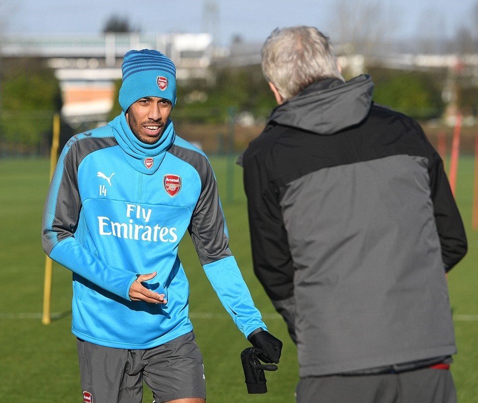 Aubameyang nuốt từng lời của Giáo sư trong buổi tập đầu tiên  - Bóng Đá