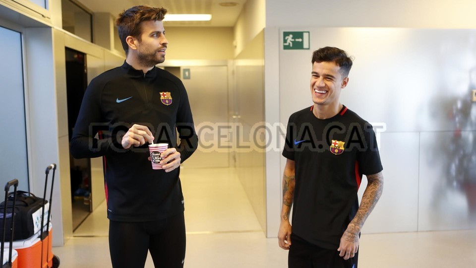 Coutinho chào các đồng đội mới - Bóng Đá