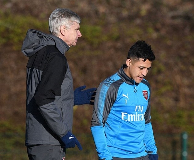 Sanchez chạy hùng hục trên sân, quyết tri ân Arsenal bằng một trận thắng - Bóng Đá
