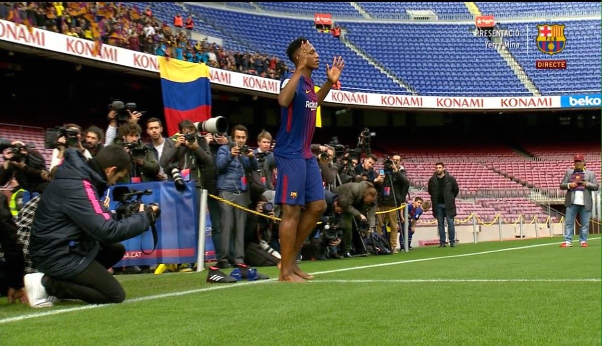 mina đi chân trần trên camp nou - Bóng Đá