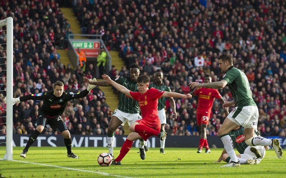 Cầu thủ Arsenal làm gì trong phòng thay đồ trước đại chiến Man City? - Bóng Đá