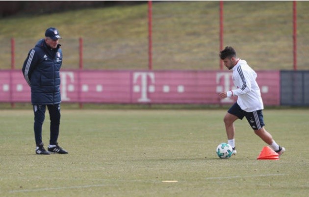 Juan Bernat được Jupp Heynckes uốn nắn từng chút một - Bóng Đá