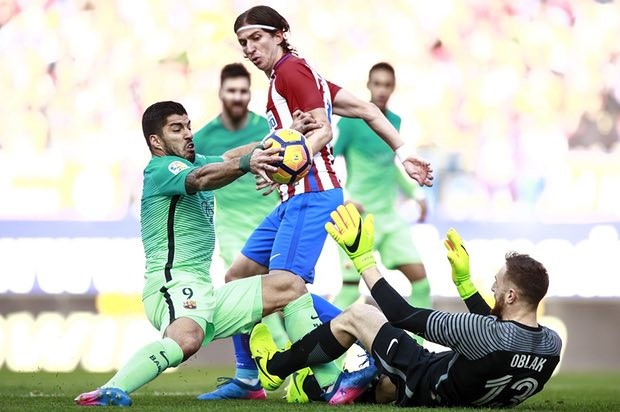 Chùm ảnh: Messi rực sáng phút cuối, Barca lên ngôi đầu La Liga - Bóng Đá