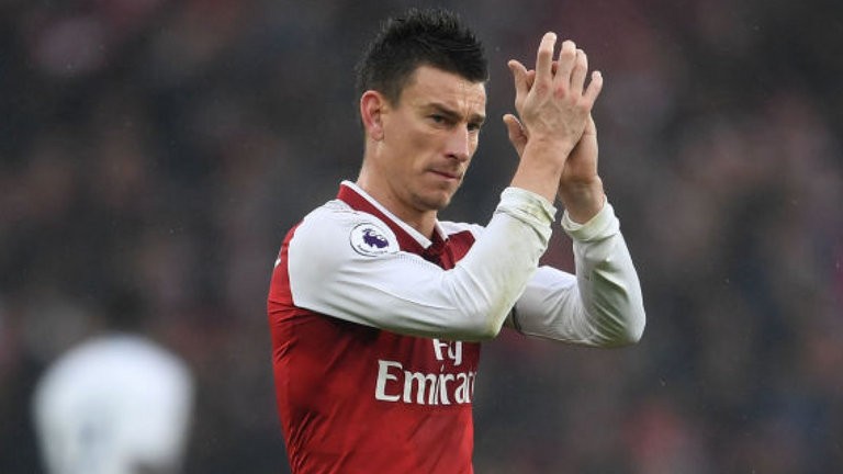 Sao Arsenal phải luôn thi đấu bên cạnh thuốc giảm đau - Bóng Đá