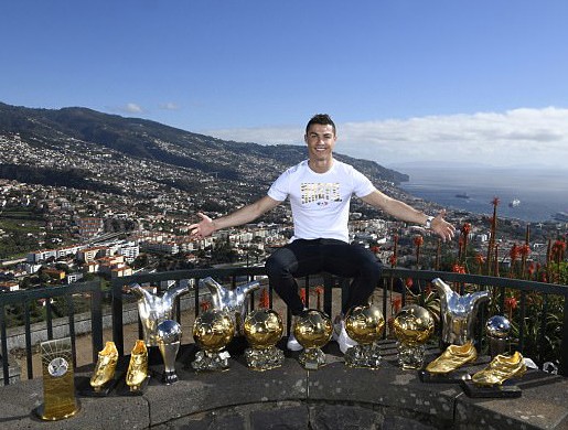 Ronaldo chào năm 2018 bằng bộ sưu tập danh hiệu đồ sộ - Bóng Đá