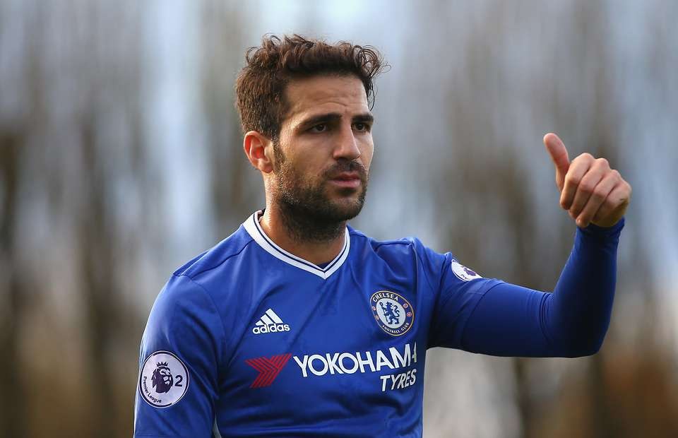 Fabregas 'nhắc nhở' Courtois về vị trí của mình tại Chelsea - Bóng Đá