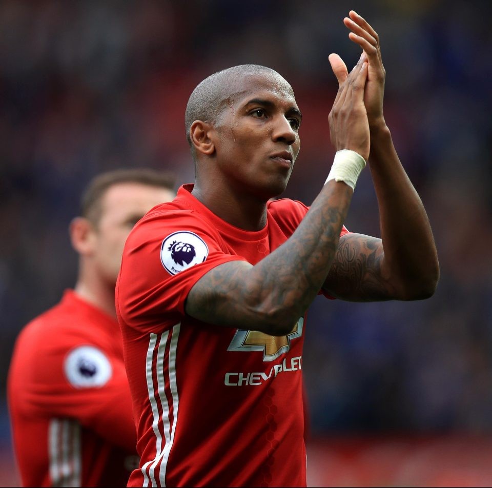 Lương khủng đang chờ Ashley Young tại Trung Quốc - Bóng Đá