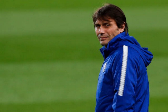 Thầy trò Conte đầy lạc quan khi đặt vừa đặt chân tới Nou Camp - Bóng Đá