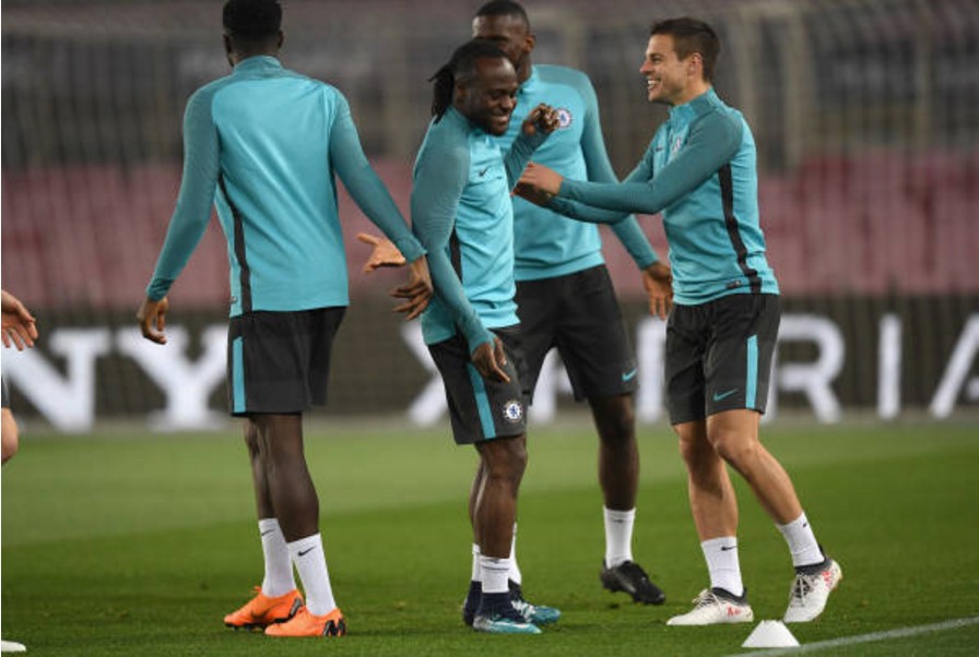Thầy trò Conte đầy lạc quan khi đặt vừa đặt chân tới Nou Camp - Bóng Đá