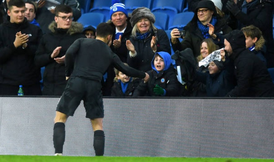 Hành quân tới Brighton, Hazard ghi điểm cả trong lẫn ngoài sân bóng - Bóng Đá