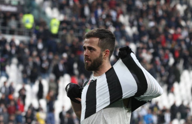 Higuain lập hat-trick trong chiến thắng 7 sao của Juventus trước Sassuolo  - Bóng Đá