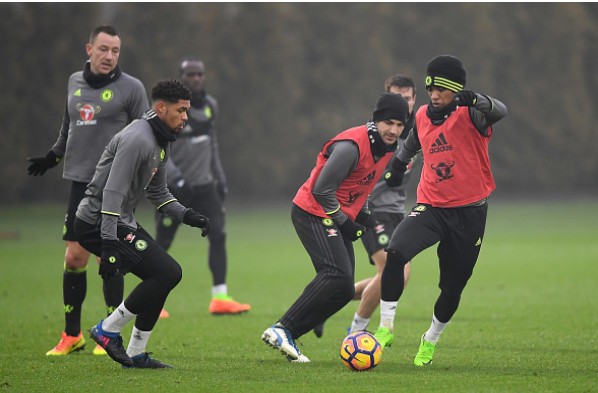 Bộ đôi 'người thừa' Willian - Fabregas tỏa sáng trên sân tập của Chelsea  - Bóng Đá