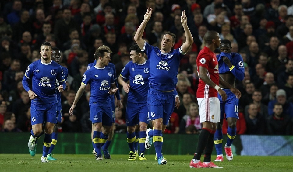 Shaw tỏa sáng phút bù giờ, M.U hòa hú vía trước Everton - Bóng Đá
