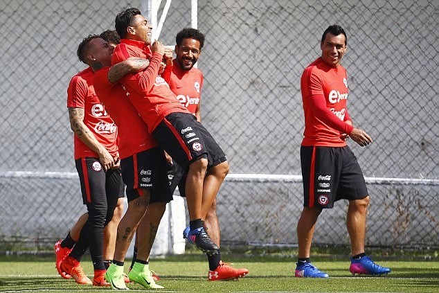 sanchez tập luyện cùng chile - Bóng Đá