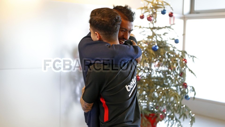 Coutinho chào các đồng đội mới - Bóng Đá