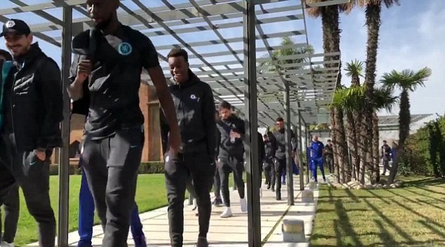 Chelsea đi dạo đầy thoải mái trước trận thư hùng với Barcelona - Bóng Đá