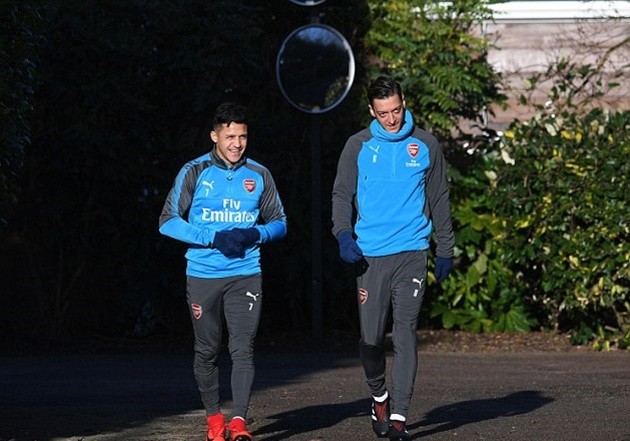 Sanchez chạy hùng hục trên sân, quyết tri ân Arsenal bằng một trận thắng - Bóng Đá