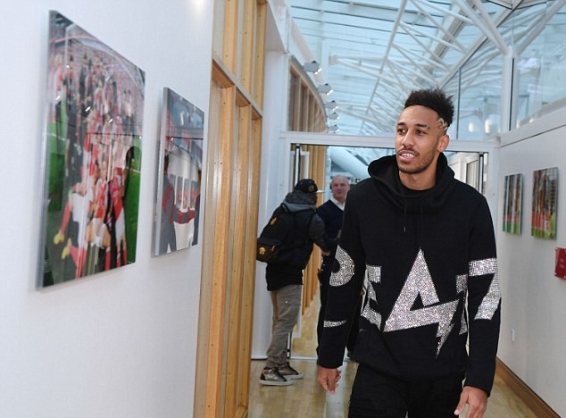 Pierre-Emerick Aubameyang and Henrikh Mkhitaryan - Bóng Đá