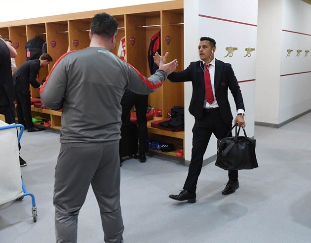 Cầu thủ Arsenal làm gì trong phòng thay đồ trước đại chiến Man City? - Bóng Đá