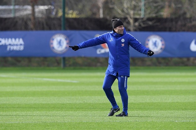 Chùm ảnh: CĐV Arsenal khó hiểu trước đội hình Wenger dùng để đấu Man City - Bóng Đá