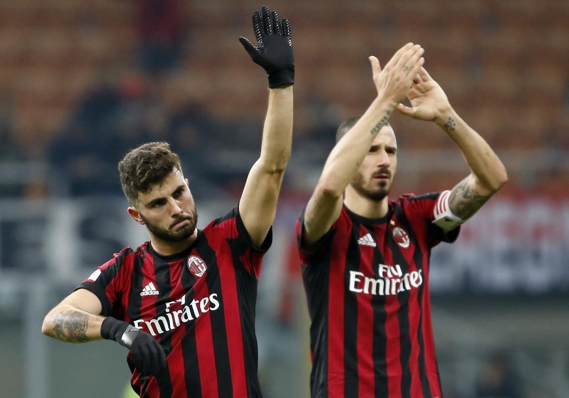 Cutrone ghi bàn bằng tay, Bonucci nhận lỗi thay - Bóng Đá