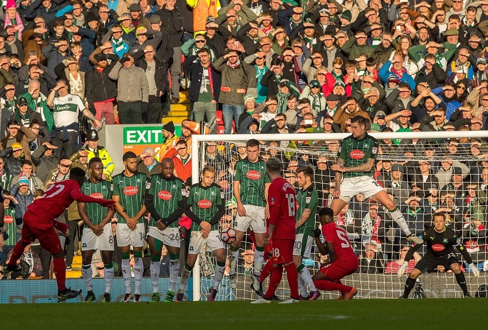 Alli lại ngã đẹp nhưng Tottenham vẫn không thể thắng đối thủ 