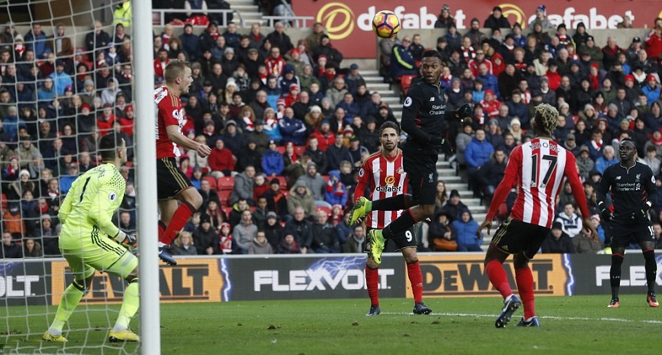 Salah hủy diệt Watford ngay cả khi đã té ngã - Bóng Đá